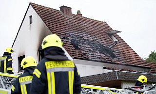 Das Haus am Krummer Weg fing am Sonntagmorgen Feuer. - Noah Wedel