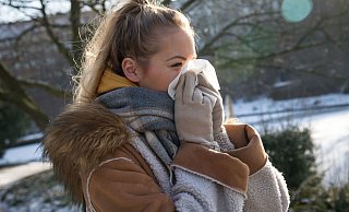 Sogar die Weihnachtszeit wird für Allergiker dank frühlingshaftem Wetter zur Pollensaison. - picture alliance