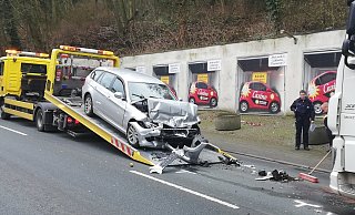 Der BMW wird gerade abgeschleppt. - Anastasia von Fugler