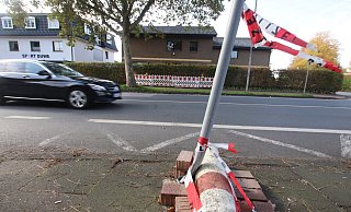 Der letzte Pömpel an der Lübbecker Straße hat dem Gelenkbus zwar nicht Stand gehalten, doch die Spritztour endete an der Kreuzung Postweg zur Lübbecker Straße. - Ulf Hanke