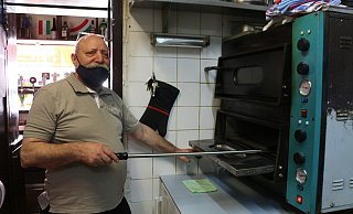 Seit 30 Jahren versorgen Angela und Luciano Simeone ihre Gäste in Gohfeld mit knuspriger Pizza. - Susanne Barth