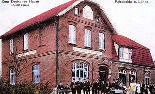 Der Gasthof "Zum Deutschen Hause" wird abgerissen. Es wurde 1900 von Rudolf Fricke erbaut, nachdem ein bestehender Gasthof abgebrannt war, schreiben Horst Lohmann und August Garl in ihrem Buch "Löhne in alten Ansichten". - Horst Lohmann/August Garl