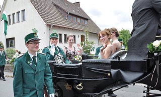 Königin Anke Remmeke regiert die Schützen in Ottbergen - Helga Krooß