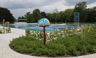 Das neue Freibad soll sich – so Corona es erlaubt – bald wieder mit vielen Badegästen füllen. - Robert Becker