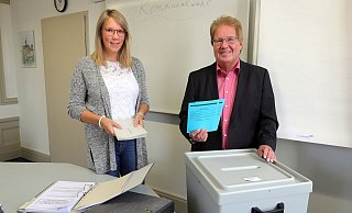 Sina Bäumer und Lothar Sobek bereiten die Kommunalwahl im September vor. - Frank-Michael Kiel-Steinkamp