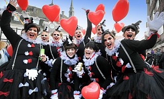 Altweiberkarneval in Rietberg: Rund 1.500 Närrinnen waren 2018 dabei. - Andreas Frücht