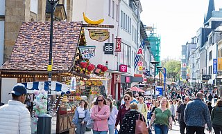 Noch bis Samstag stehen die Kirmesbuden zur Frühlingsmeile in der Paderborner Innenstadt. - Lena Henning