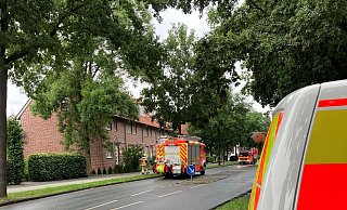 Die Paderborner Feuerwehr rückte am Sonntagmorgen zu einem Zimmerbrand aus. - Feuerwehr Paderborn
