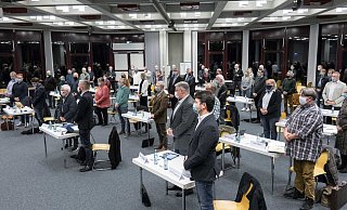 Die Mitglieder des neuen Rates werden vom Bürgermeister verpflichtet. - Cornelia Müller