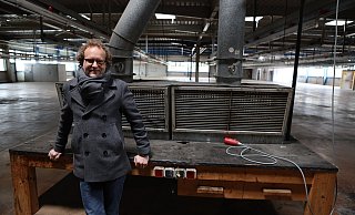 Jede Menge Platz: Unternehmer Peter Meier hat die ehemaligen Produktionshallen und Büros des Reitsportartikelherstelles Cavallo im Gewerbegebiet Eidinghausen gekauft. - Jörg Stuke