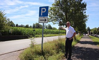 Auf dem Maisfeld an der Bültestraße soll der Ladepark gebaut werden. Das Gelände befindet sich gegenüber dem Parkplatz der Aqua Magica. - Heidi Froreich