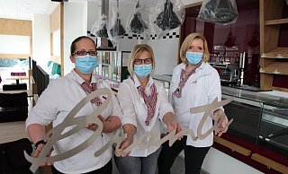 Bäckerei Brante eröffnet im neuen Obi. Kerstin Pohlmann (v. l.), Sabine Marzian-Brante und Meike Hadrian sind bei der Eröffnung dabei. - Susanne Barth
