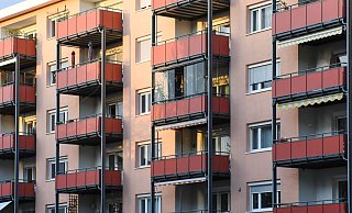 Mietwohnungen und Wohnungen aus sozialem Wohnungsbau im Freiburger Westen. In Deutschland fehlen hunderttausende bezahlbare Wohnungen. - Symbolfoto/picture alliance