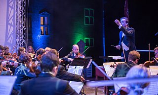 Die Musiker der Festival Philharmonie Westfalen spielen bei den Parklichtern im Kurpark. Die Veranstalter hoffen auf 1.000 Gäste. - PR