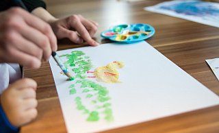 Malen unter Anleitung, auch das war lange Zeit in einer Kita nicht möglich. - EvgeniT/Pixabay