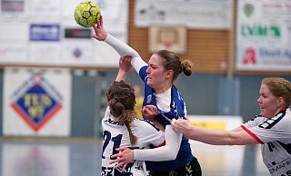 Aufstieg, Abstieg, Goldene Ananas: Die TuS-97-Frauen mit Maike Hüttemann haben in der Oberliga diverse Möglichkeiten. Foto: Unger - Peter Unger