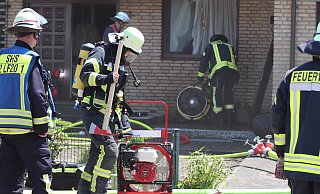 Kellerbrand an der Holter Straße: Bei diesem Einsatz im Juni war die Freiwillige Feuerwehr ruckzuck am Einsatzort. So muss es auch sein. Sonst müsste die Stadt eine Feuerwache mit Hauptamtlichen schaffen. - Sigurd Gringel