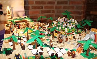 Die Stationen der Weihnachtsgeschichte im Lego-Format. - Moritz Jülich