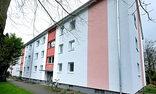 Das Mehrparteienhaus mit der Nummer 57 gehört zu den Objekten mit insgesamt 102 Wohnungen, die der LEG an der Strotheide in Gütersloh gehören. - Andreas Frücht