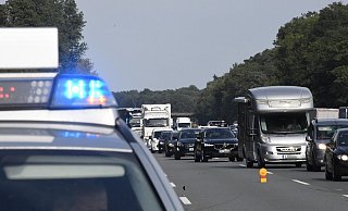 Mann ohne Führerschein verursacht schweren Unfall auf der A2 bei Rheda-Wiedenbrück. - Andreas Eickhoff