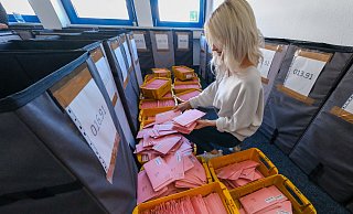 Das Team „Wahlen" mit Sitz an der Herforder Straße 76 kümmert sich um die Logistik der Kommunalwahl. Die Stadt hat das Büro angemietet. - Foto: Andreas Zobe/NW