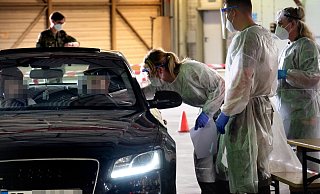 Das Drive-In-Testzentrum des Kreises Gütersloh auf dem ehemaligen Militärflughafen an der Marienfelder Straße schließt am Mittwochabend um20 Uhr seine Pforten. - Andreas Frücht