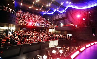 Das werden wir so schnell nicht sehen: Volle Ränge im Stadttheater Bielefeld. - Sarah Jonek