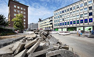 Blick aus der Friedrich-Verleger-Straße Richtung Jahnplatz. Hier konzentrieren sich die Arbeiten jetzt. - Barbara Franke