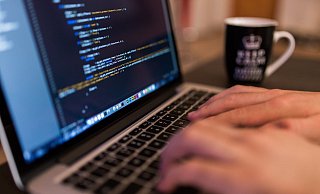 Fundamentale Christen machen gegen den Islam, Homosexualität und gegen Corona-Schutzmaßnahmen mobil. Manche tun das in der Anonymität des Internet, eine Frau aus Espelkamp ganz offen. - Pixabay (Symbolbild)