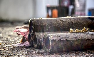 Der Böller explodierte in dem Raum. - Symbolbild: Pixabay