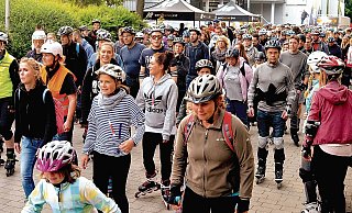 Skate Night: Mehrere hundert Teilnehmer sind 2018 am Sportzentrum auf die Strecke gegangen. - Dietmar Gröbing