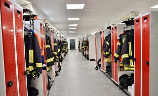Die neue Umkleide mit Spinden ist nicht nur hell und freundlich gestaltet, sondern bietet vor allem viel Platz. Die Brakeler Feuerwehrmänner freut es. - Helga Krooß