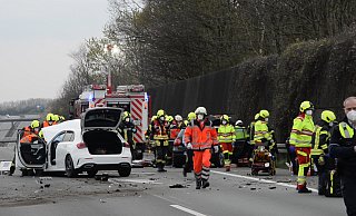 Die Polizei sperrte am Sonntag die Richtungsfahrbahn Dortmund komplett bis 21.45 Uhr. - Andreas Eickhoff