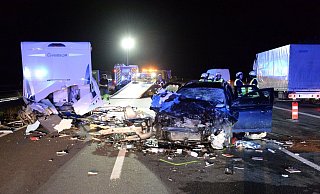 Der Schaden an den Unfallfahrzeugen zeigt die Wucht des Aufpralls. - Andreas Eickhoff