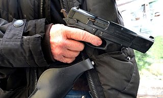 Pro Jahr steigt die Zahl der Kleinen Waffenscheine in Bielefeld um knapp 240. Mehr Sicherheit bieten sie kaum, sagt die Polizei. - Symbolfoto: Andreas Frücht