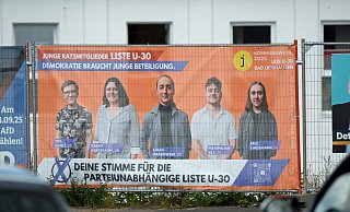Mit fünf Kandidaten auf der Reserveliste werben "Jurats" in der Stadt um Stimmen. Die Wahlbezirke haben sie eigentlich nur pro forma besetzt. - Thorsten Gödecker Mit fünf Kandidaten auf der Reserveliste werben "Jurats" in der Stadt um Stimmen. Die Wahlbezirke haben sie eigentlich nur pro forma besetzt. - Thorsten Gödecker