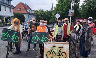 Die Warburger Bündnisgrünen wollen wie in der Bahnhofstraße temporäre Radwege in Warburg einrichten. Das Thema wird in der nächsten Ratssitzung behandelt. - Grüne Warburg