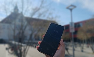 Schulen wie das Gymnasium am Markt (GaM) in Bünde müssen den Spagat zwischen der Vermittlung von Medienkompetenz und des schädlichen Einflusses übermäßiger Handynutzung auf Jugendliche bewältigen. - Sven Hauhart