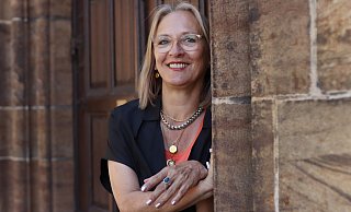Carla Berling kommt mit ihrem Roman "Die Akte Schneeweiß", den sie unter Pseudonym veröffentlich hat, zur Lesung in die Rehmer Kirche. - Privat