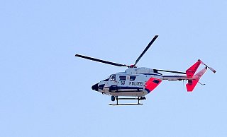 Ein Polizeihubschrauber suchte in Pr. Oldendorf in der Nacht zu Samstag nach einem 16-Jährigen. - Christian Weische