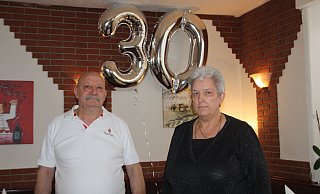 Angela und Luciano Simeone können auf drei Jahrzehnte zurückblicken. Seit 1991 gibt es "Da Luciano" an der Nordbahnstraße im Herzen von Gohfeld. - Anthea Moschner