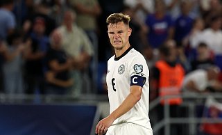 Die Miene sagt alles: Kapitän Joshua Kimmich nach dem Schlusspfiff. - Christian Charisius/dpa