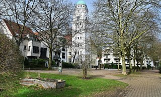 "Grün, offen und mittendrin", so versteht sich das Ostmannturmviertel. Doch Alkohol- und Drogenabhängige werden im Quartier zu einem immer größeren Problem. - Barbara Franke