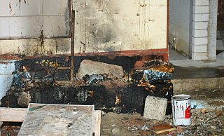 Ein Blick ins Innere zeigt Brandspuren. - Barbara Franke