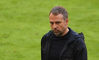 Trainer Hansi Flick hat angekündigt, den FC Bayern München zum Ende der Saison verlassen zu wollen. - Foto: Andreas Gebert/Reuters-Pool/dpa