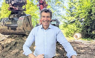 Marcus Graf von Oeynhausen-Sierstorpff ist mit dem Verlauf der großen Tiefbaumaßnahme im Gräflichen Park äußerst zufrieden. - Burkhard Battran