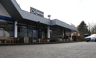 Vor der Shisha-Bar L'Adresse an der Alten Kirchstraße wurde in der Nacht zu Sonntag ein schwer verletzter Mann aufgefunden. - Jonas Damme