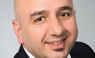 Ayhan Demir verlässt die SPD. - Fotostudio Verena Neuhaus