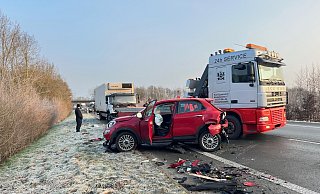 Mehrere Autos wurden bei dem Auffahrunfall auf der B55 in Rheda-Wiedenbrück in Mitleidenschaft gezogen. - NW