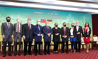 Deutsche Parlamentarier im Außenministerium in Taipeh. - Yu-Tzu Chiu/dpa